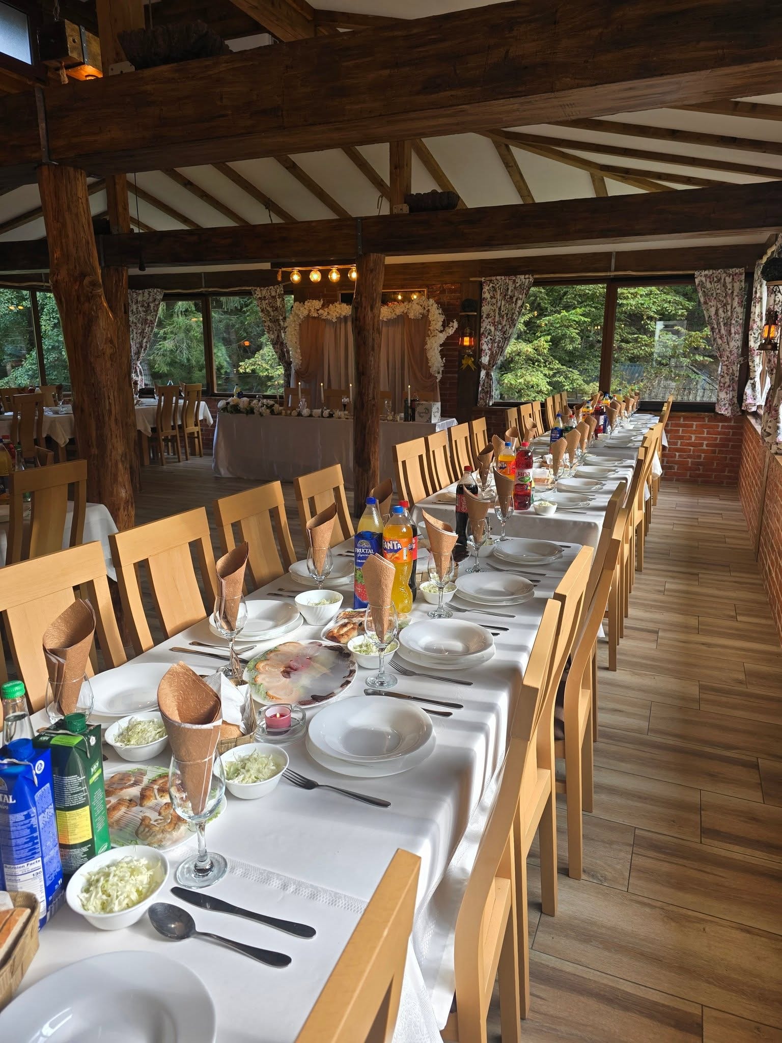 Restoran spreman za okupljanje