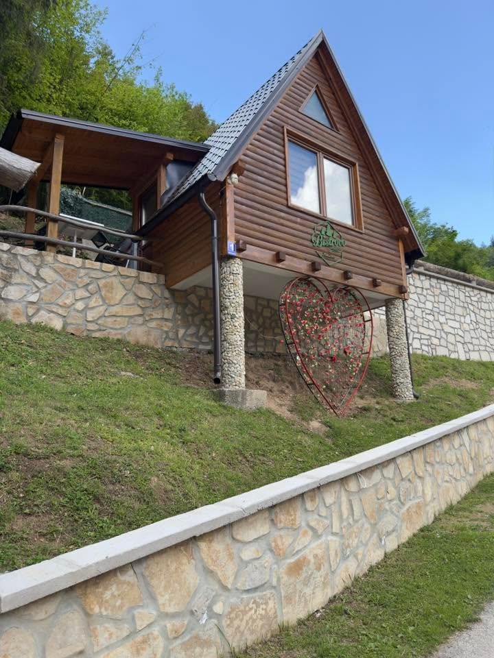 Drvena kućica